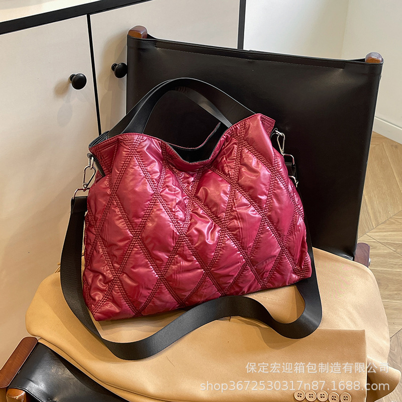 Fashion diamond grid space cotton hand-held women's new down filled tote simple solid color shoulder bag, autumn and winter
