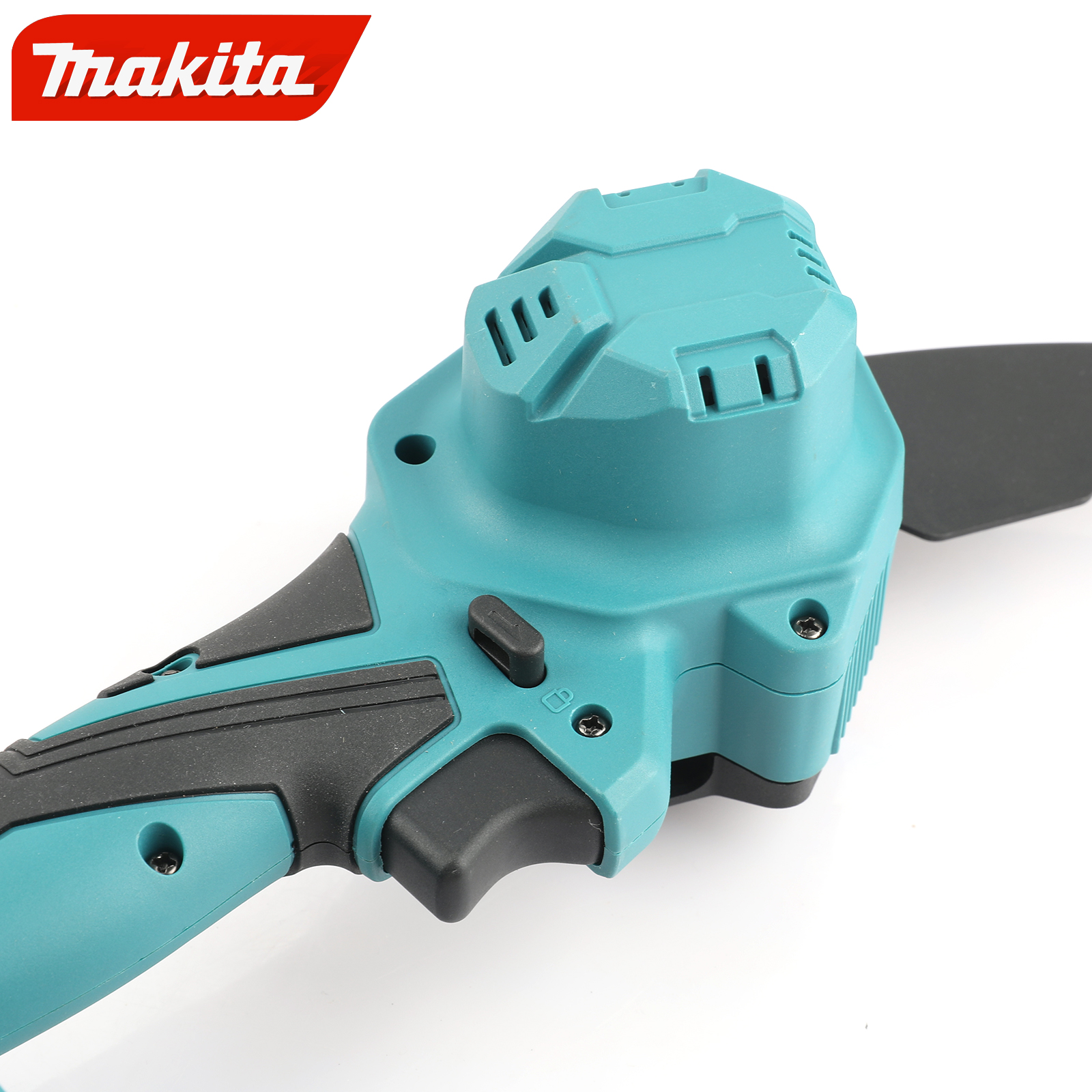Makita Cordless Chainsaw - Battery Operated Machine with Powerful Performance