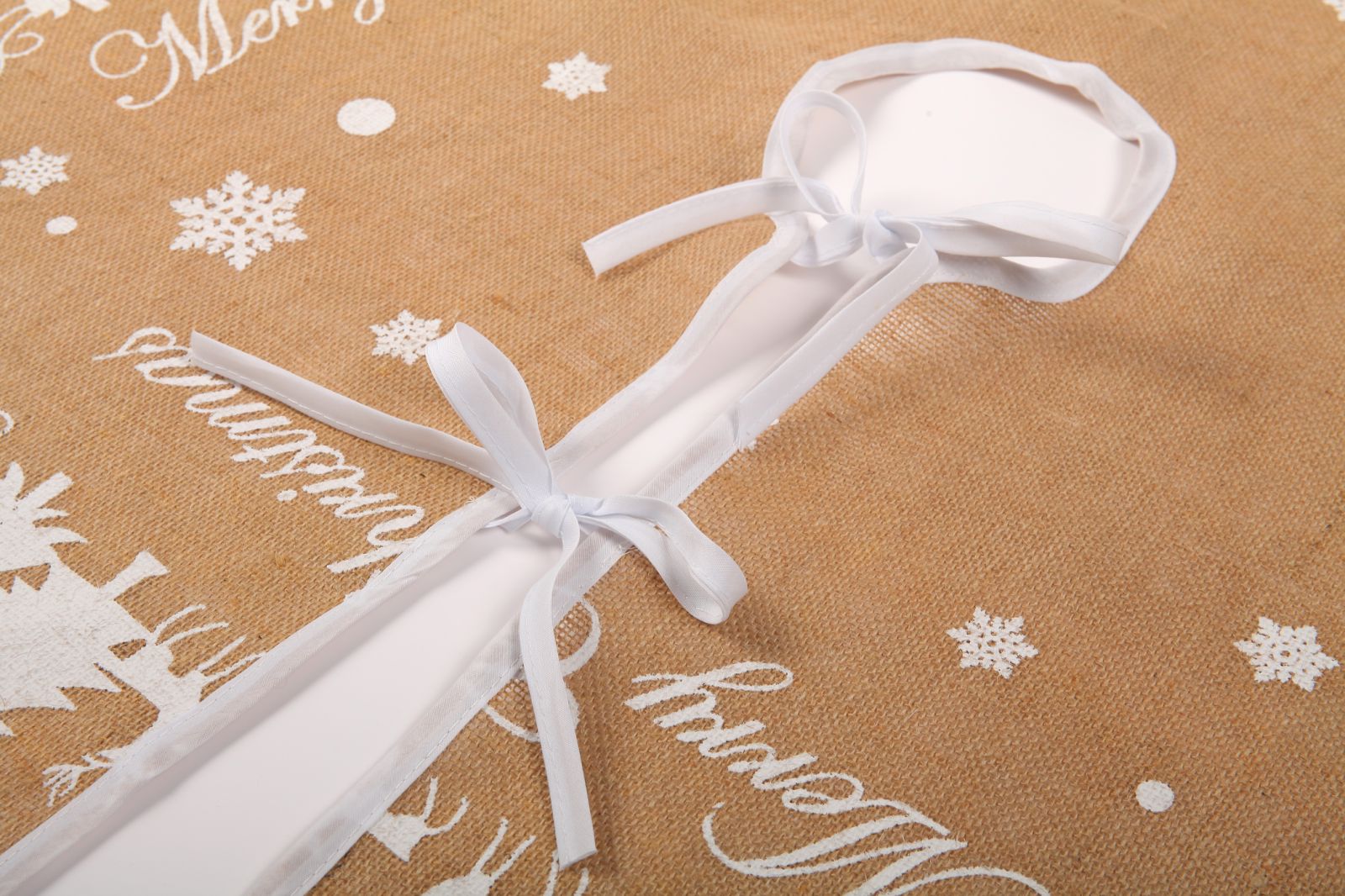 Elegant Christmas Tree Skirt - Ideal Accessory for a Merry Season