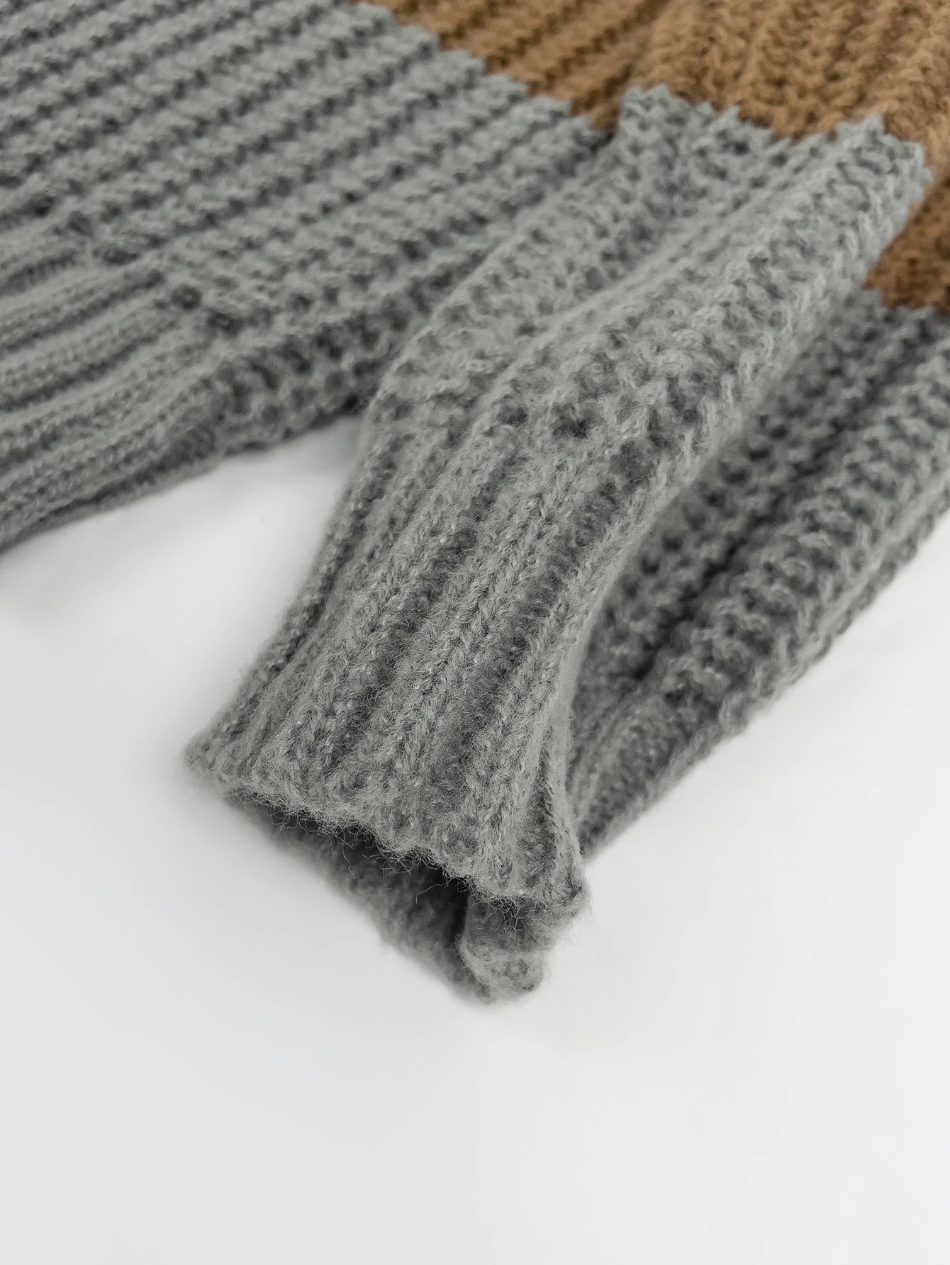 Color contrast bat sleeve pullover sweater line neck offtheshoulder patchwork color loose knit 250103