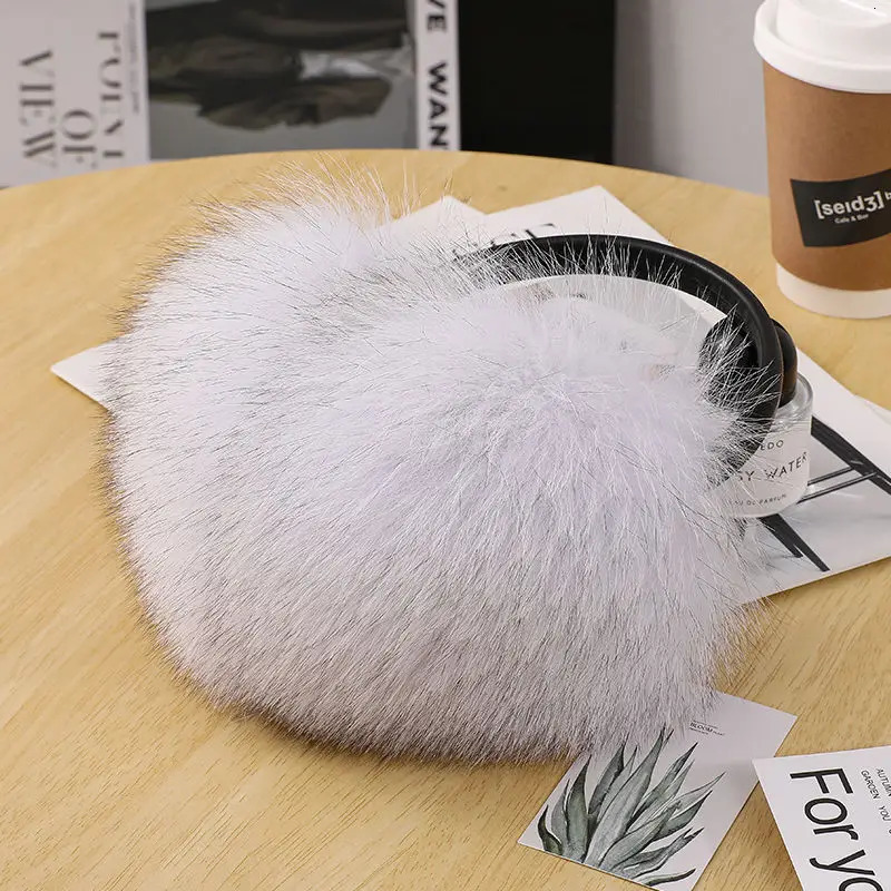Arrival Women 100% Real Fox Fur Ear Cover Plush Genuine Fox Fur Earmuff Winter Lady Big Pompoms Fox Fur Fluffy Earmuffs Warm 250106ww