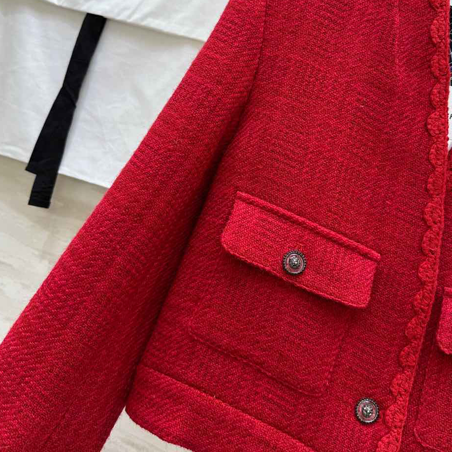 Crafted soft tweed coat with classic pockets, vintage elegance women jacket