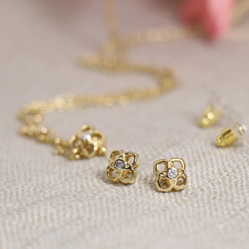 KS Trends Sweet Fresh and Cute Three-dimensional Small Flowers Inlaid with Shiny Rhinestone Necklace Earrings Jewelry Set. 250102