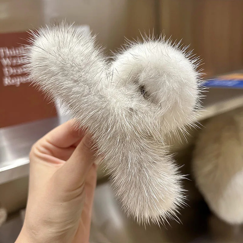 Real Mink Fur Ponytail Hair Claws Hair Pins Clips Headwear Shark Clip Hairpins Crab for Women Girls Korean Hair Accessories 250106