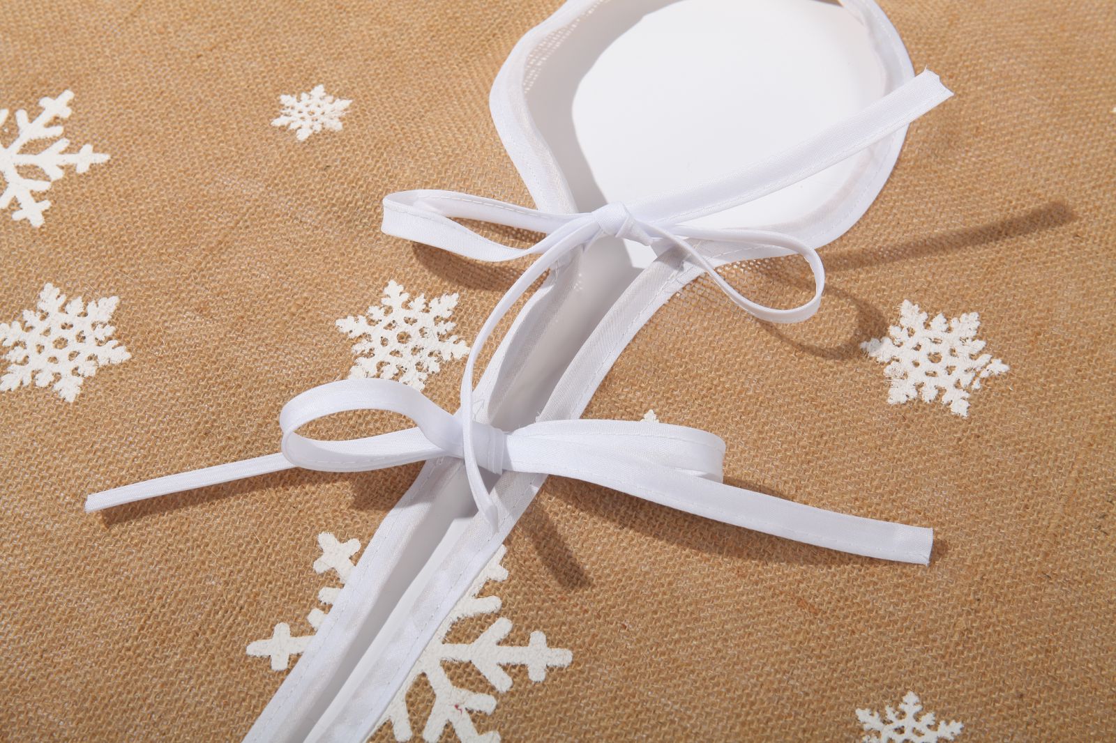 Classic Elaborate Winter Wonderland-Inspired Christmas Tree Skirt Ornamental Accent