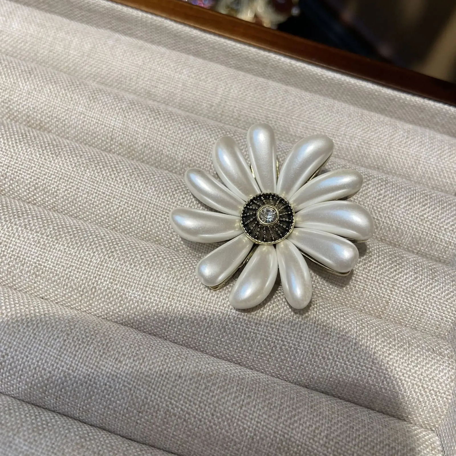 Vintage French White Daisy Earrings Pearl Necklace Ring Pendant Brooch Pin Set Big Flower Women Jewelry Suit Accessories Fashion 250102