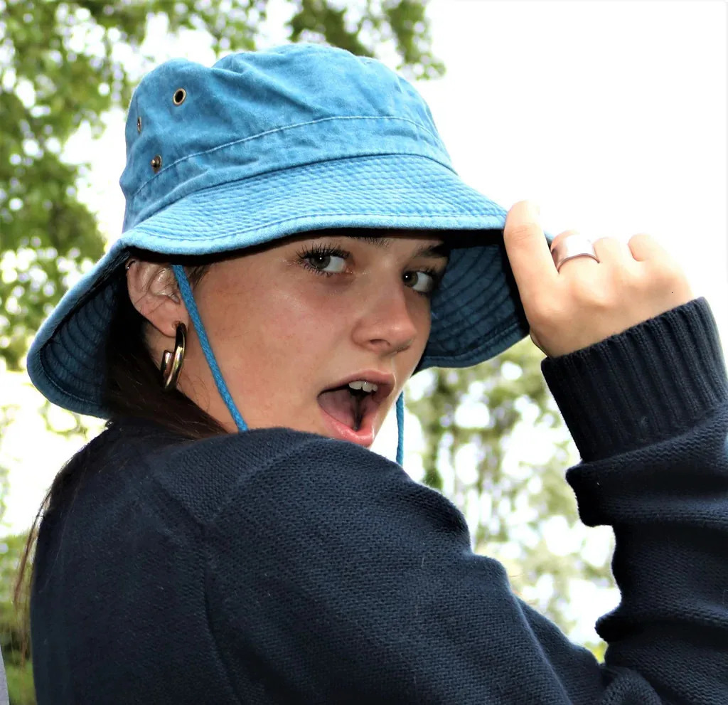 2025 Blue Cowboy Hiking Bucket Hats with String Men Denim Beach Sun Hat for Women Outdoor Couple Bob Panama Summer Fisherman Cap 250106