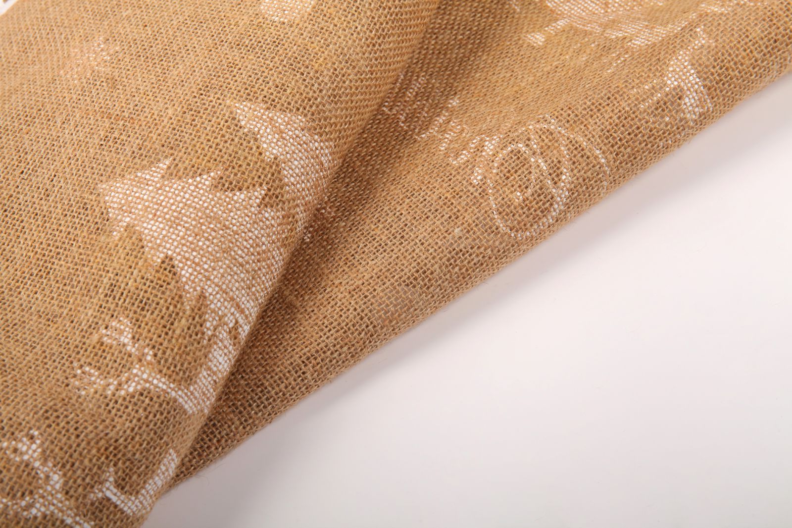 Elegant Christmas Tree Skirt - Ideal Accessory for a Merry Season