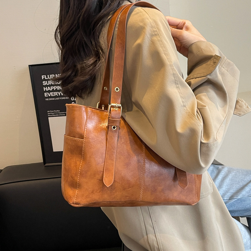 Large Capacity for Women 2024 Autumn/Winter New Commuter Leisure Handheld Tote Korean Edition Fashion Single Shoulder Underarm Bag
