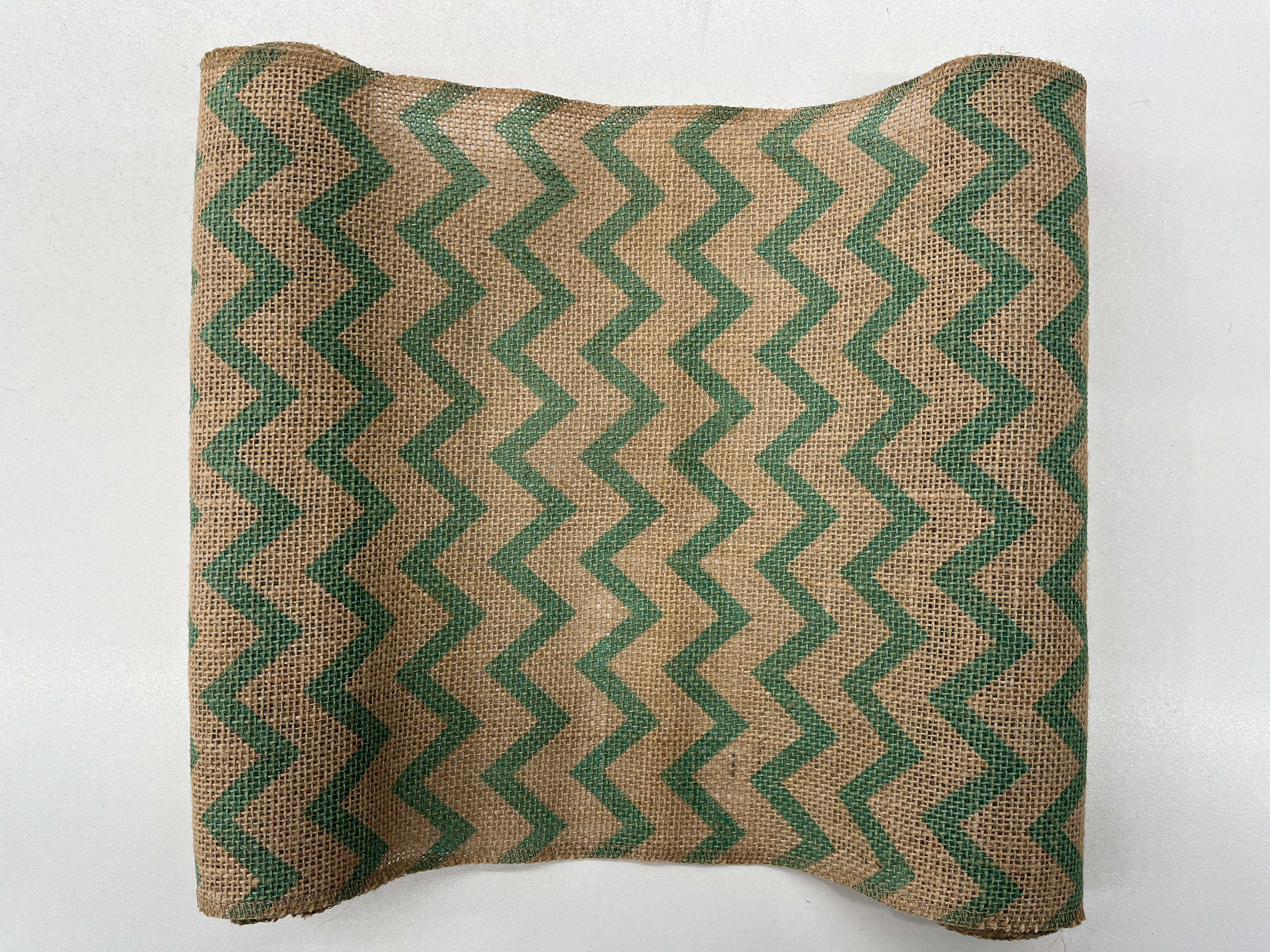 Vibrant Wavy Design Table Placemat Stylish Accent for Any Occasion Wave Pattern Table Runner for Dining Room Decoration - Durable Material