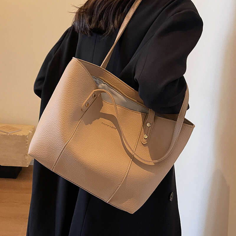 Large Capacity Women's Autumn And Winter Versatile New Casual Simple Shoulder Bag, Textured For Class Commuting Tote Bags