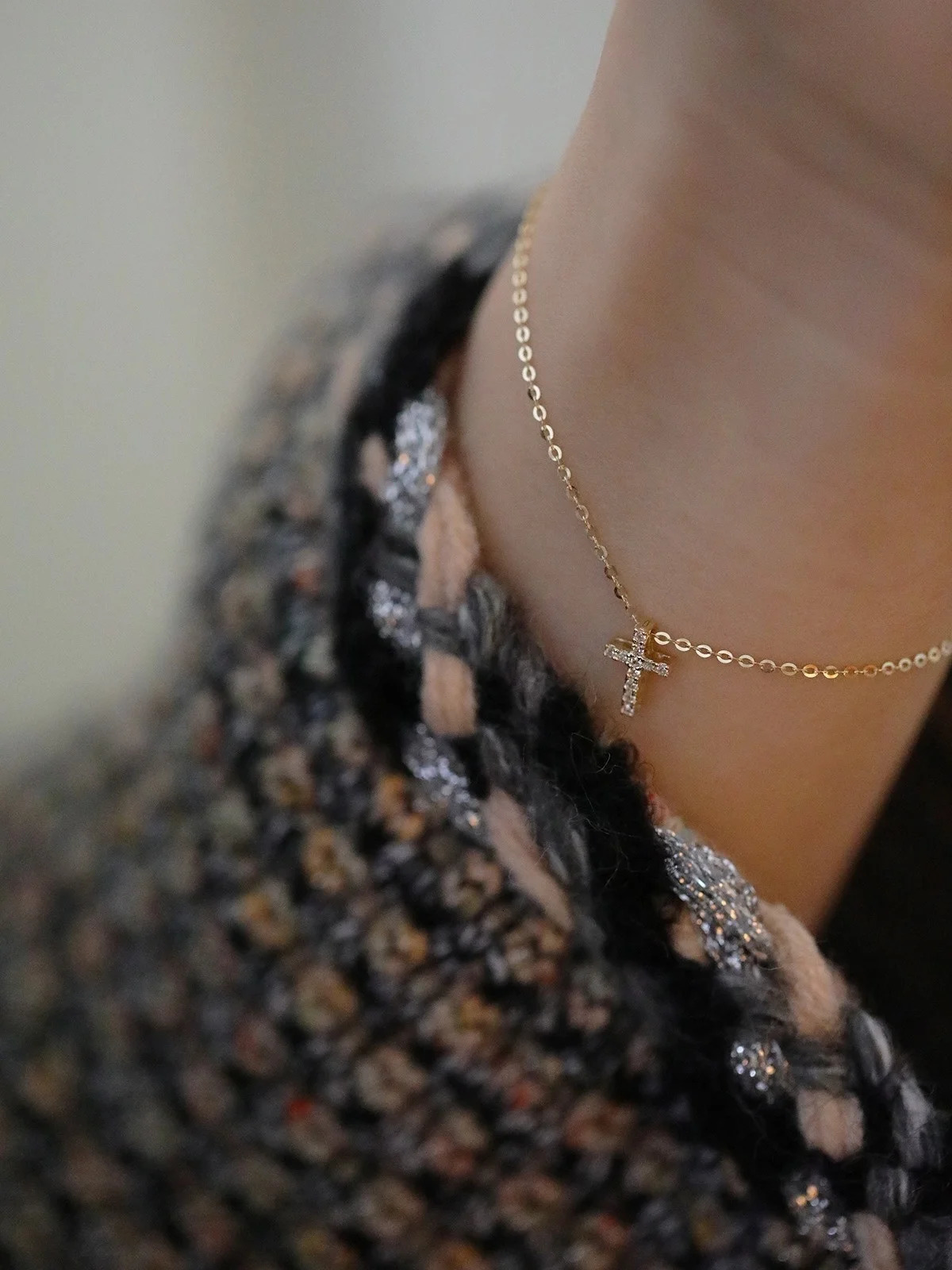 GOLDtutu 9k Real Gold Mini Cross Pendant Exquisite Minimalist Personalized For Women Necklace kj489 250106