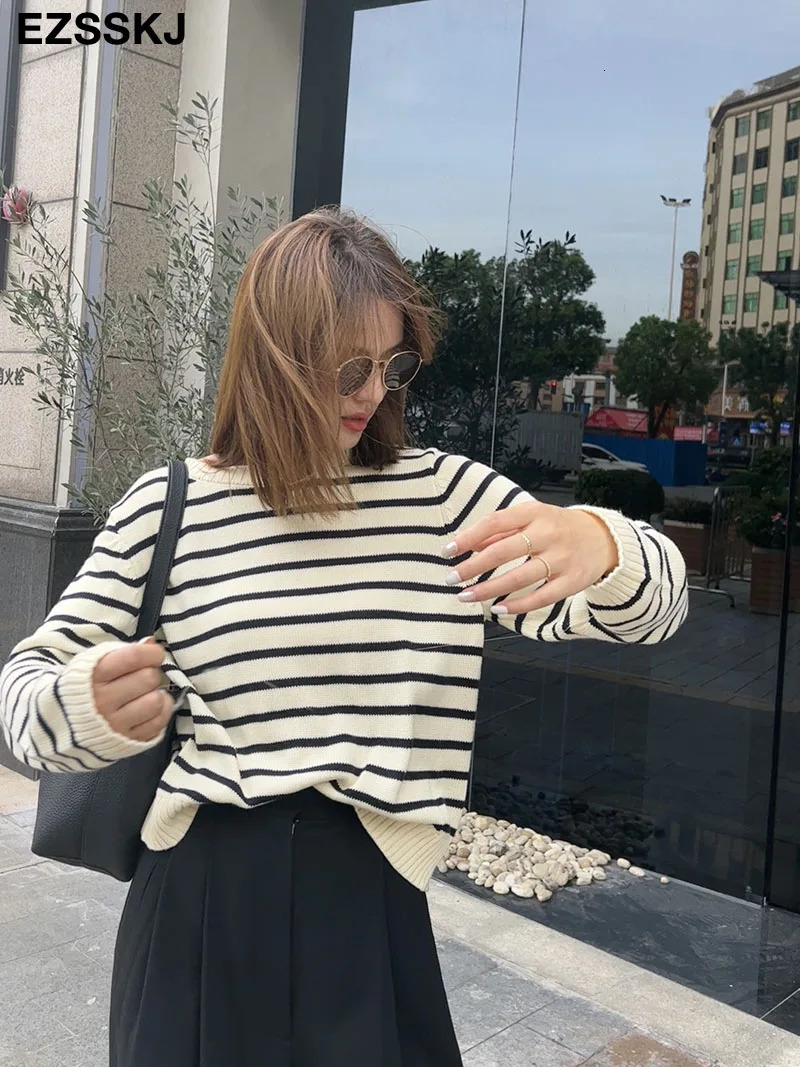 oneck Black white stripe Loose Long sleeve sweaters womens sweater female cotton chic loose jumper pull 250103