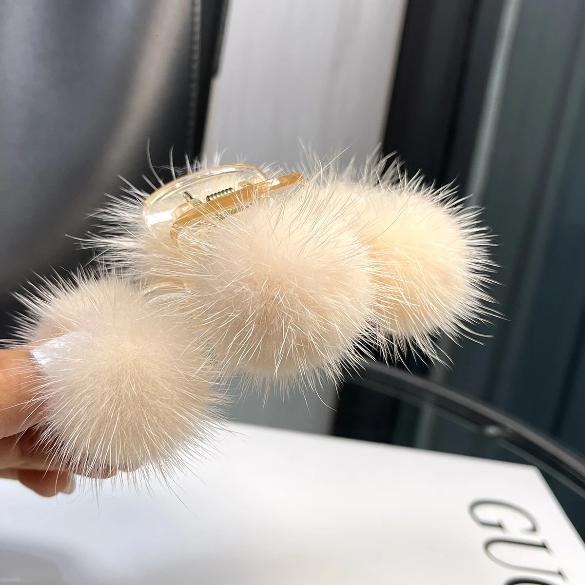 Cute Plush Real Natural Mink Fur Hair Claw Large Hairpin Back Head Temperament Clip Hair Scratching Ponytail Hair Claw 250106