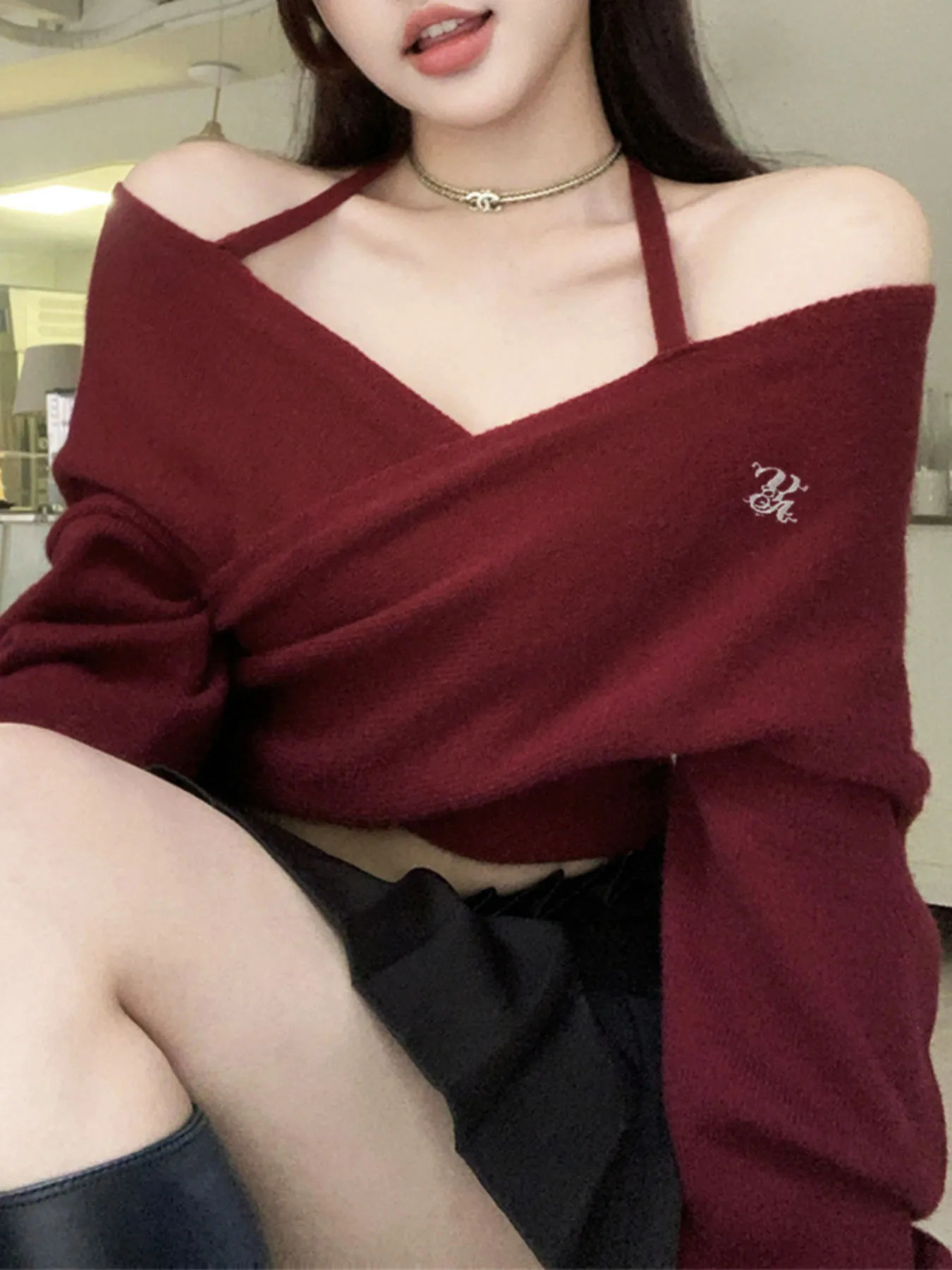 Sexy One Shoulder Hanging Neck Knitted Top Womens Korean Solid Color Off Cross Short Pullover Sweater 250103