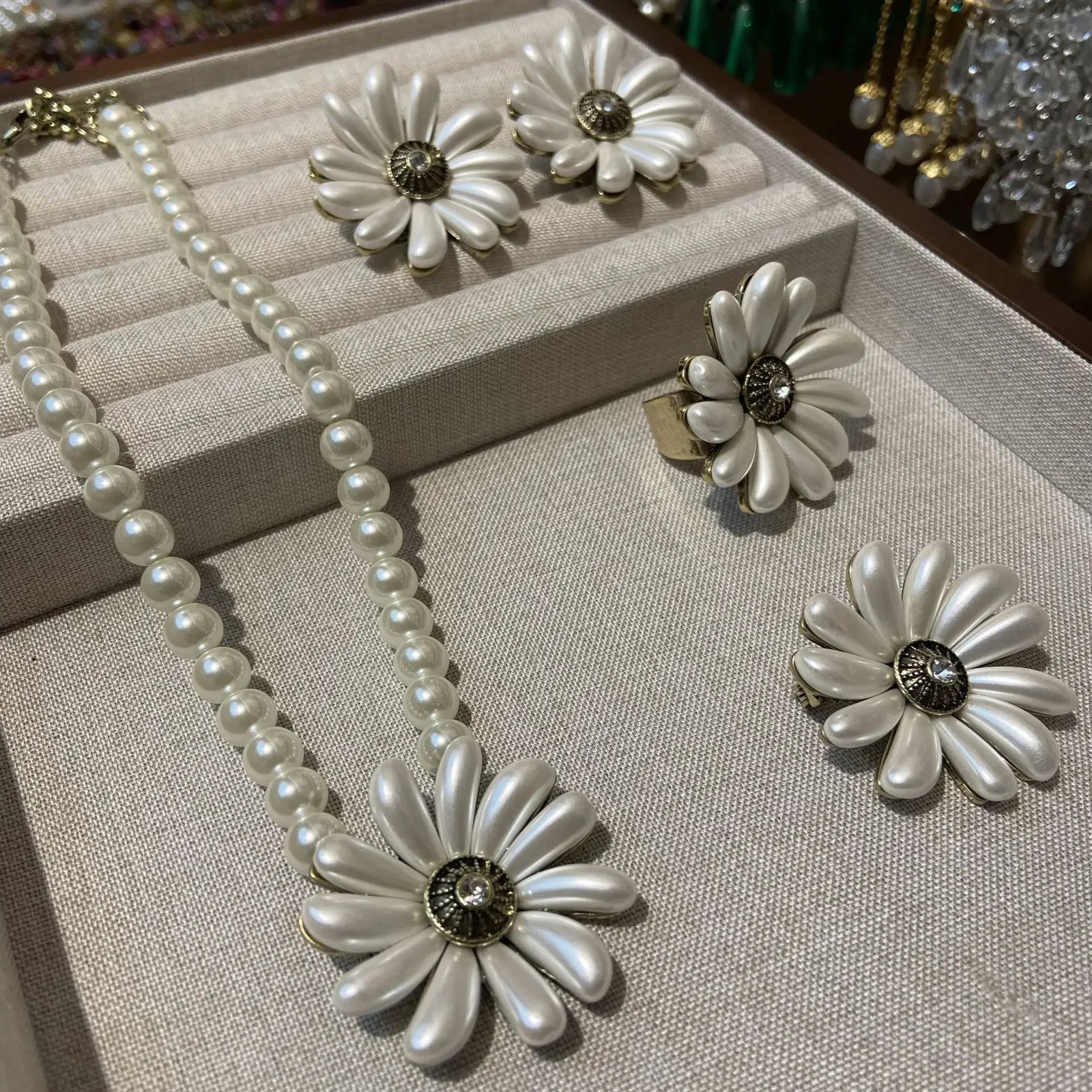 Vintage French White Daisy Earrings Pearl Necklace Ring Pendant Brooch Pin Set Big Flower Women Jewelry Suit Accessories Fashion 250102