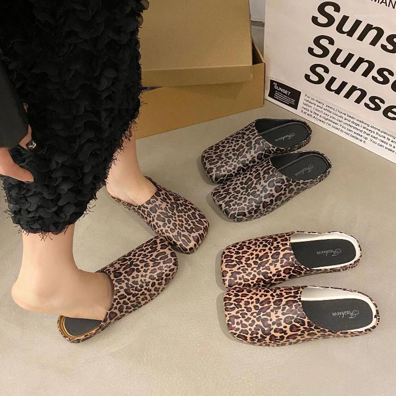 2025 S Fashion Designer Sandals Lazy Shoes Women S Half Drag Trendy Leopard Print Walking Foot Stomping Toe Toed Barefoot Spring And Summer
