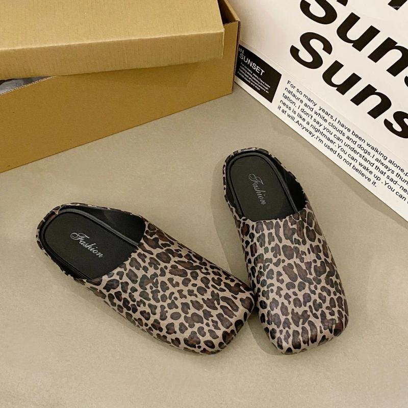 2025 S Fashion Designer Sandals Lazy Shoes Women S Half Drag Trendy Leopard Print Walking Foot Stomping Toe Toed Barefoot Spring And Summer