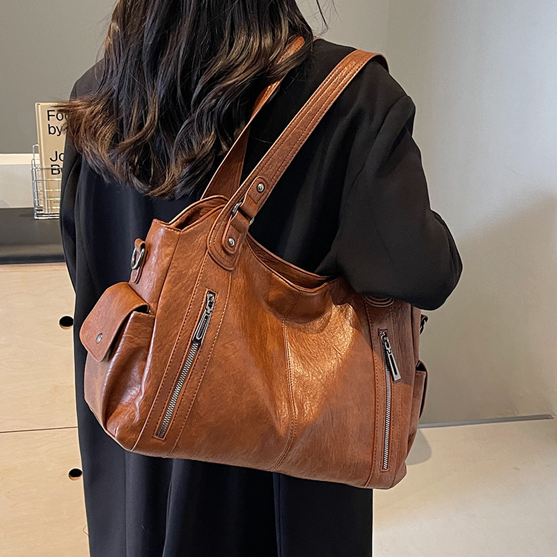 Women's tote bag with large capacity for autumn winter can be slung diagonally. 2023 new versatile and high-end single shoulder handbag