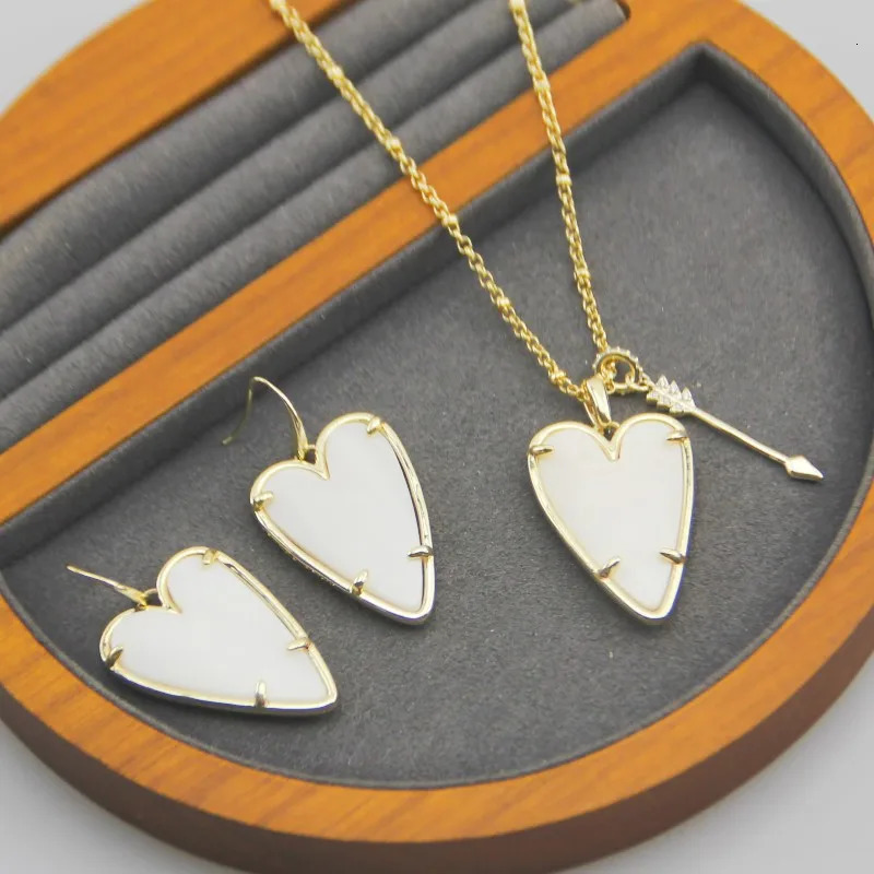 KS European and American Retro Simple and Elegant Charming and Fashionable Heart Earrings Necklace Jewelry Set 250102