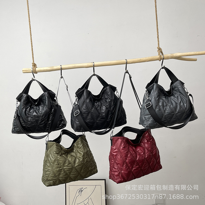 Fashion diamond grid space cotton hand-held women's new down filled tote simple solid color shoulder bag, autumn and winter
