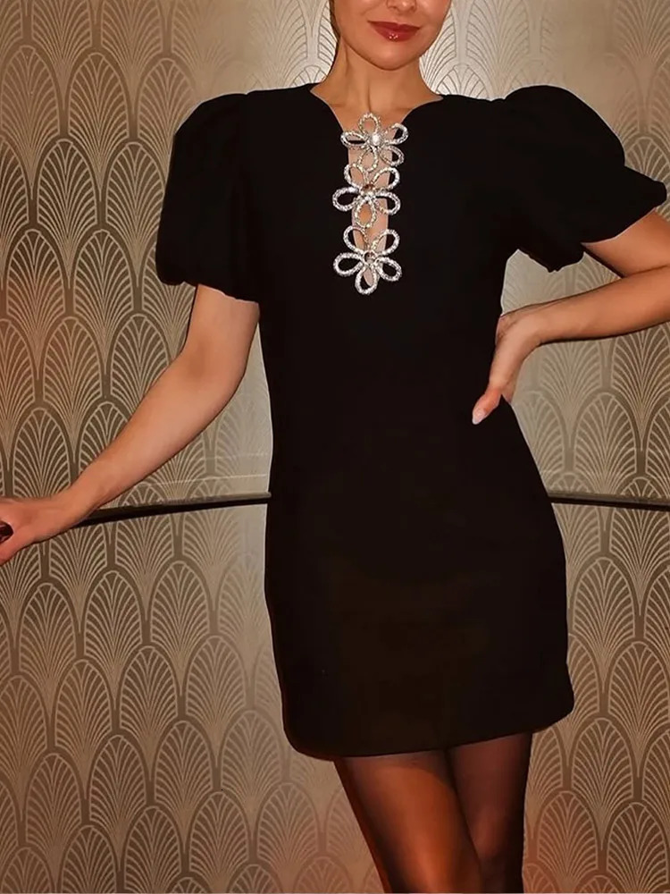 Elegant black metal flower decoration womens mini dress fashionable round neck short sleeved vest 2025 womens evening dress party dress 250103
