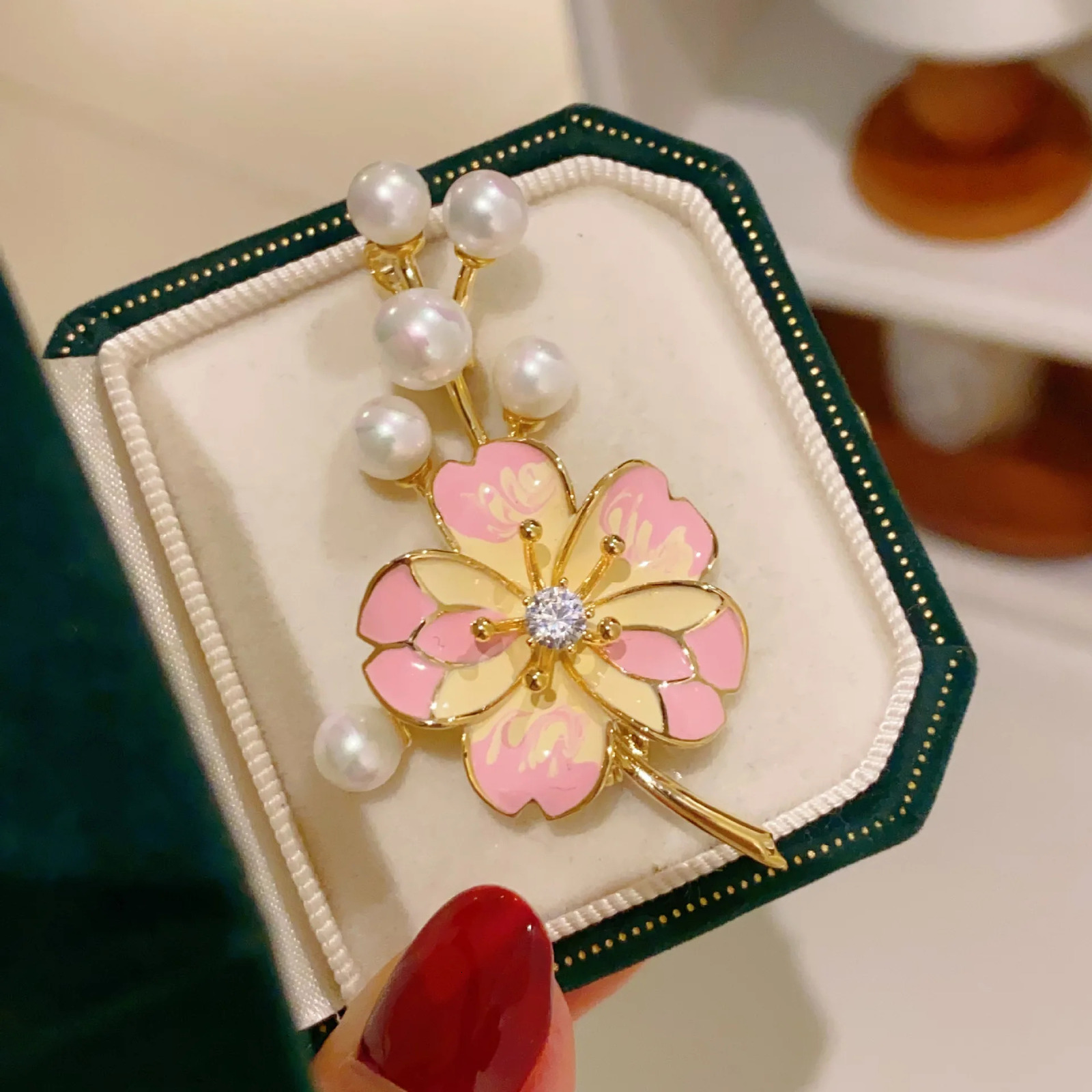 Pink Cherry Blossoms Brooch For Women Nice n Elegant Pearl Fashion Brooch Pin Dress Jewelry Accessories Party Gifts 241230
