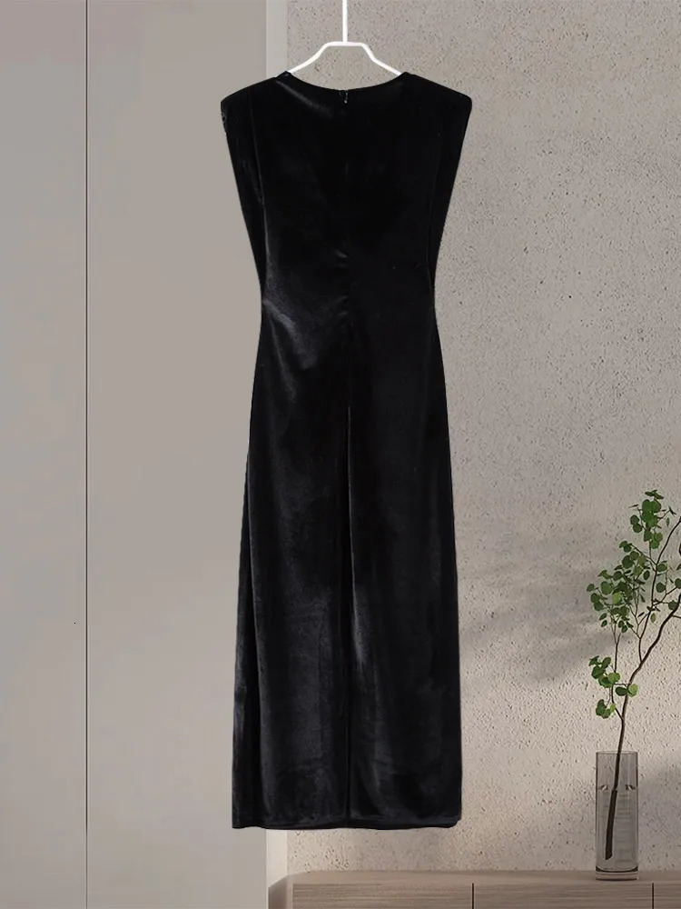 Elegant Velvet Long Dress Womens V-neck Sleeveless High Waist Shoulder Pads Dress Womens 2025 Fashion Evening Vent Dress Womens 250103