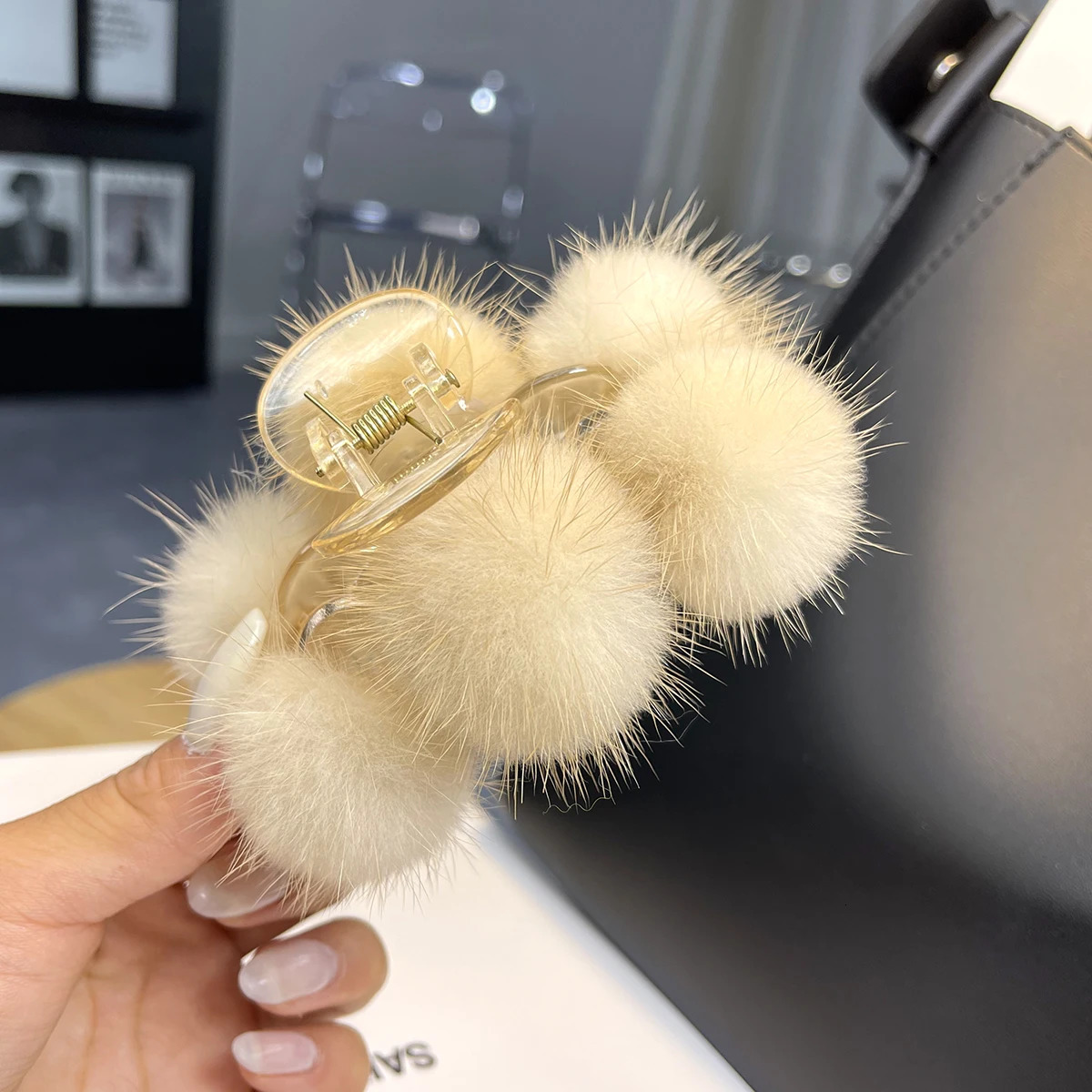 Cute Plush Real Natural Mink Fur Hair Claw Large Hairpin Back Head Temperament Clip Hair Scratching Ponytail Hair Claw 250106
