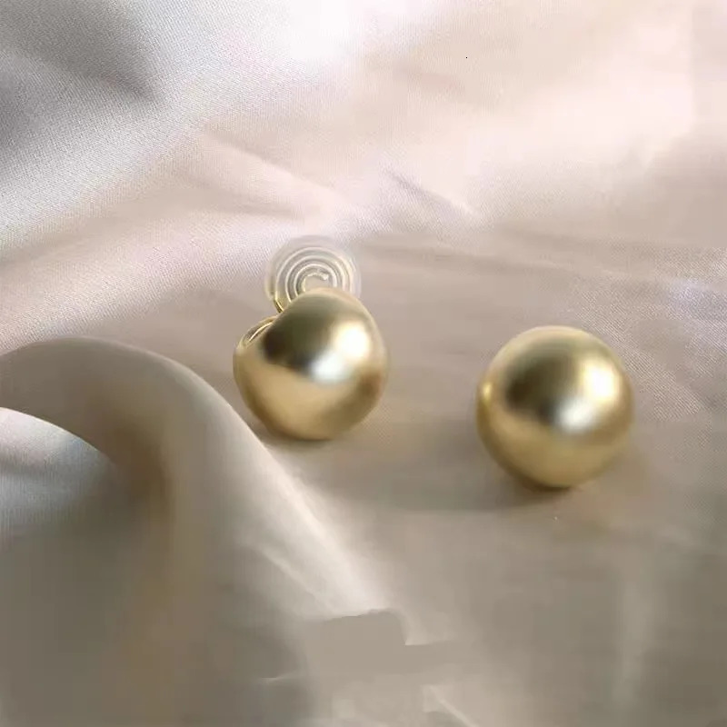 2pairs/lot Bean earring women fashion simple mosquito-repellent coil ear clip without ear piercing High-sense earrings 250103