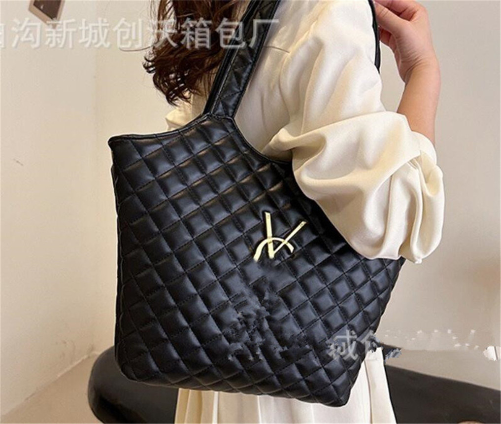 2025 Classic women's crossbody bag designer camera bag princess new fashion chain women's luxury shoulder bag QW5AA