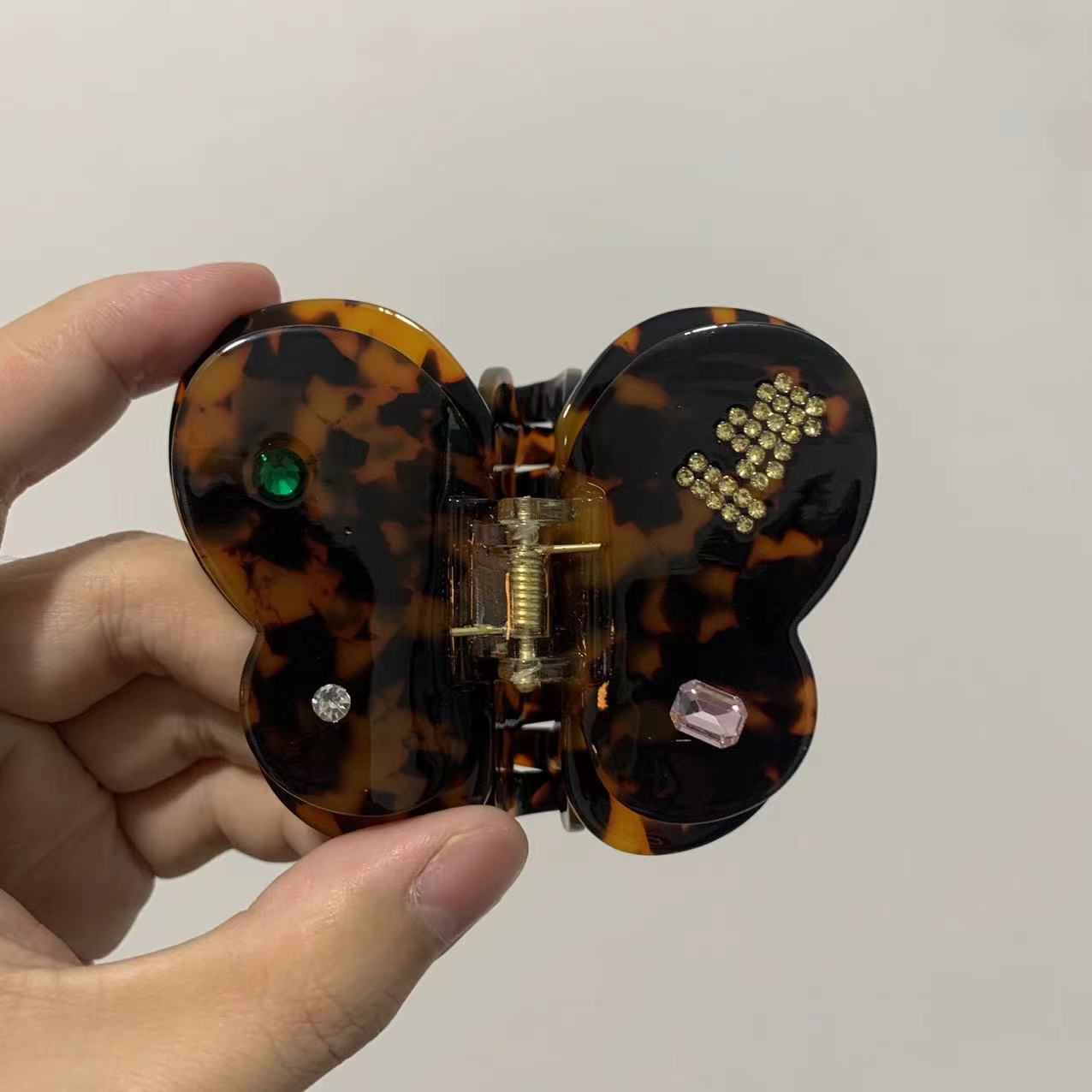 Non-marking acetate scratch clip butterfly shark clip hair clip hair accessories senior sense of cute headdress dopamine Yiwu accessories