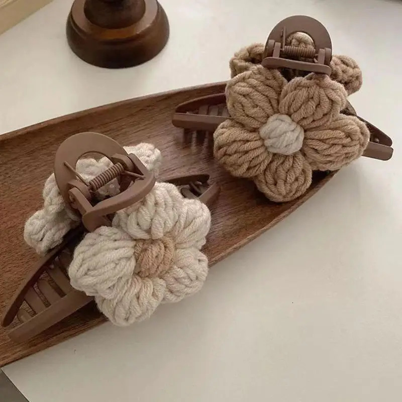 2Pcs Elegant Retro Plush Weave Flowers Hair Clips Clamps Autumn And Winter Ponytail Claws Woman Hairpins Accessories 250103