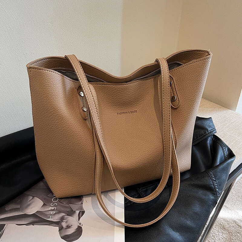 Large Capacity Women's Autumn And Winter Versatile New Casual Simple Shoulder Bag, Textured For Class Commuting Tote Bags