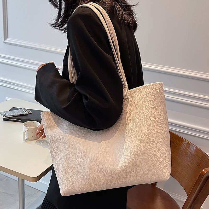 Korean Version Women's New Versatile Spring Summer Soft Surface Shoulder Bag With Large Capacity, High-End Sensory Communication, And Frequent To