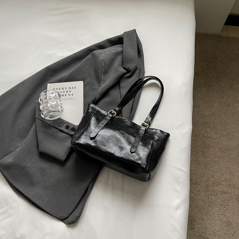 Large Capacity for Women 2024 Autumn/Winter New Commuter Leisure Handheld Tote Korean Edition Fashion Single Shoulder Underarm Bag