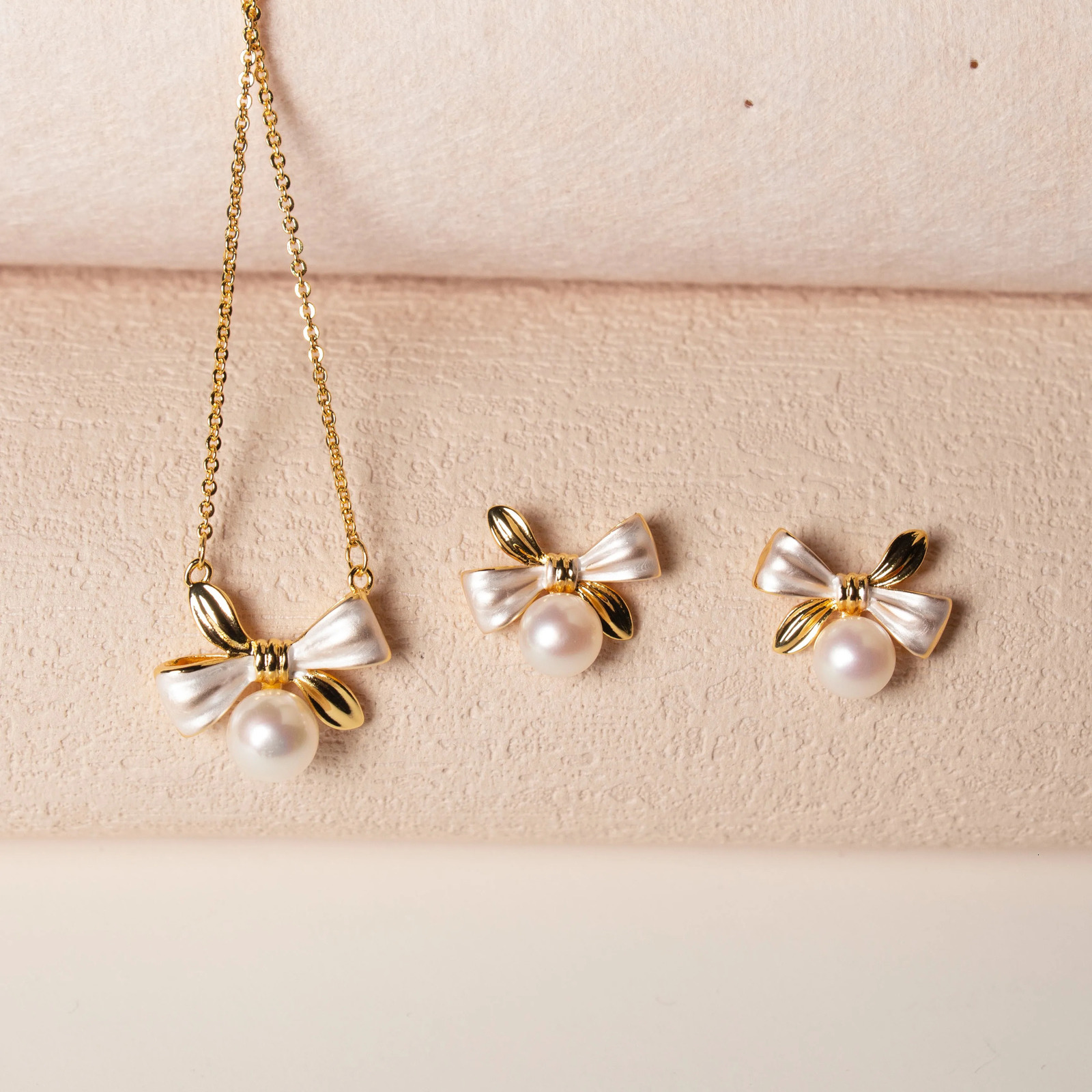 Fashion Simple Bow Natural Freshwater Pearl 14K Gold Filled Jewelry Pendant For Women Necklace Pearl Jewelry Set 250102