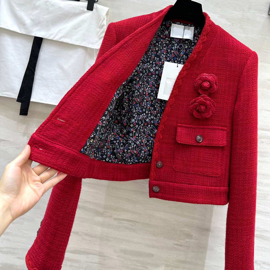 Crafted soft tweed coat with classic pockets, vintage elegance women jacket
