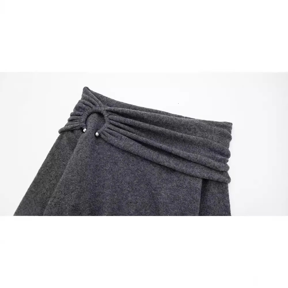 Womens Off Shoulder Soft Glutinous Sweater Base Loose Long Sleeved Pleated Knit 250103