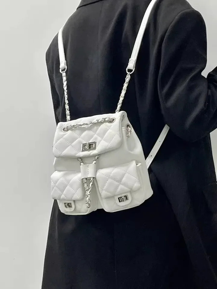 Womens Backpack Fashion Small Fragrant Wind Backpack Chain Bags Trend Versatile High Capacity College Students Schoolbags 250102