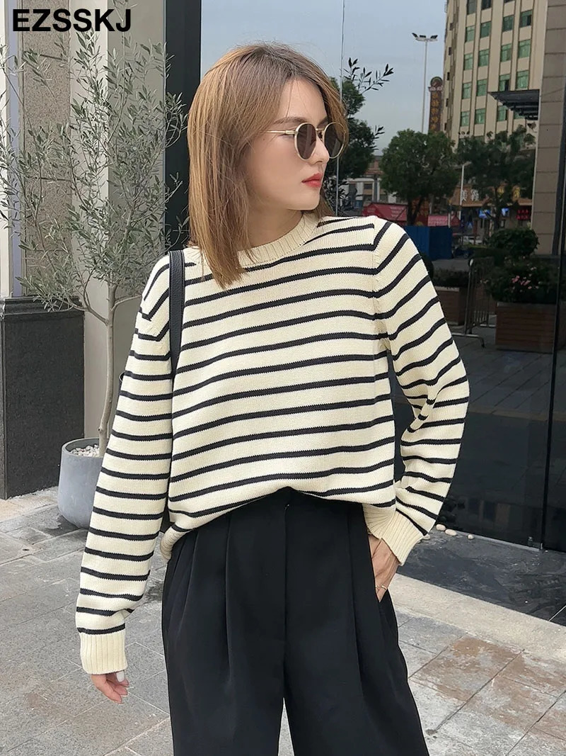 oneck Black white stripe Loose Long sleeve sweaters womens sweater female cotton chic loose jumper pull 250103