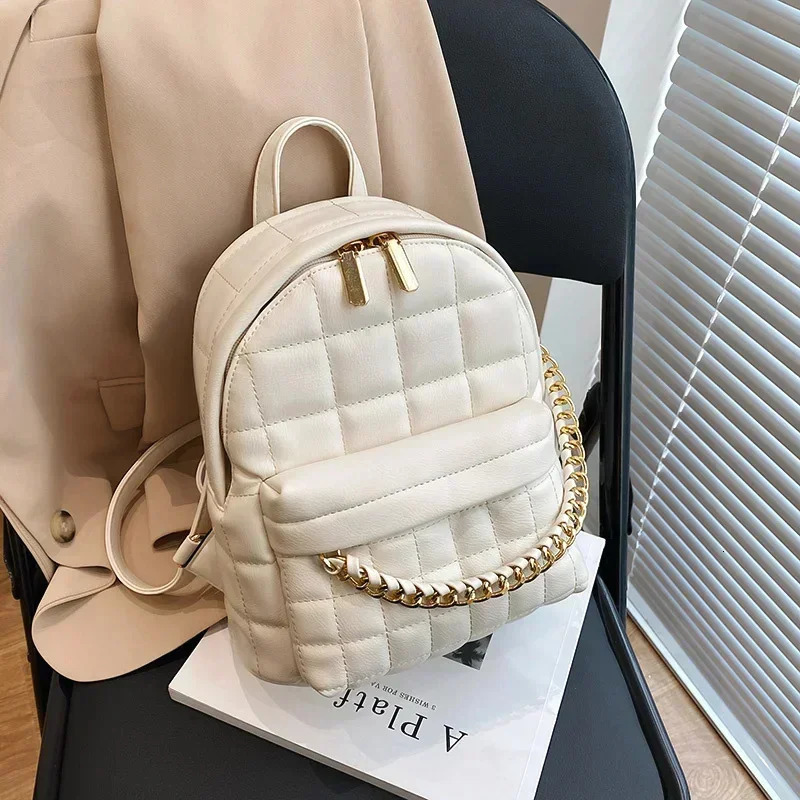 Fashion Women Leather Backpack Chain Teenage Shoulder Bag Backpacks Rucksack Small Female Daypack Bags 250102