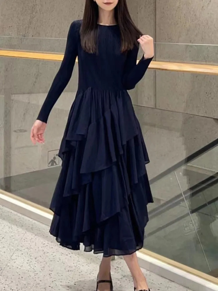 Lanmrem elegant pleated womens long sleeved round neck long sleeved pleated A-line dress fashionable 2025 spring item 32C2026 250103
