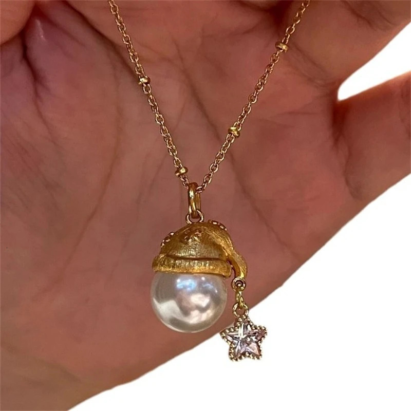 Women Pendant French Light Retro Brushed Pearl Christmas Hat Star Necklace Small Exquisite Fashion Clavicle Chain Copper 250106