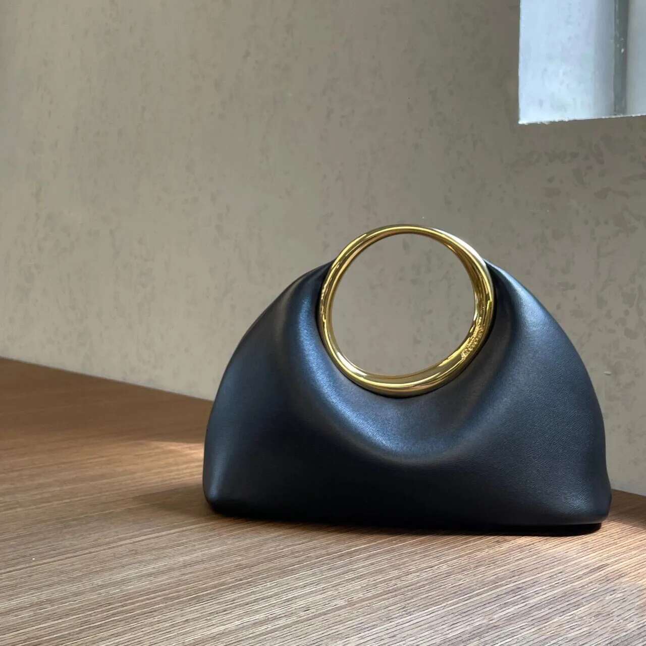 Woman bag city bag First-Layer Cowhide French Retro Genuine Leather Crossbody Bag 2025 Niche Design Hand-Carrying Ring Cloud Women's Handbag