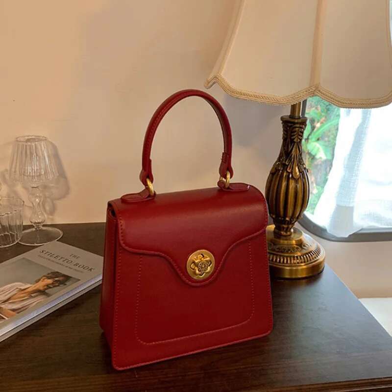 Handbag New Material Square French Style Elegant Retro Single Shoulder Crossbody Bag Wedding Banquet Commuter