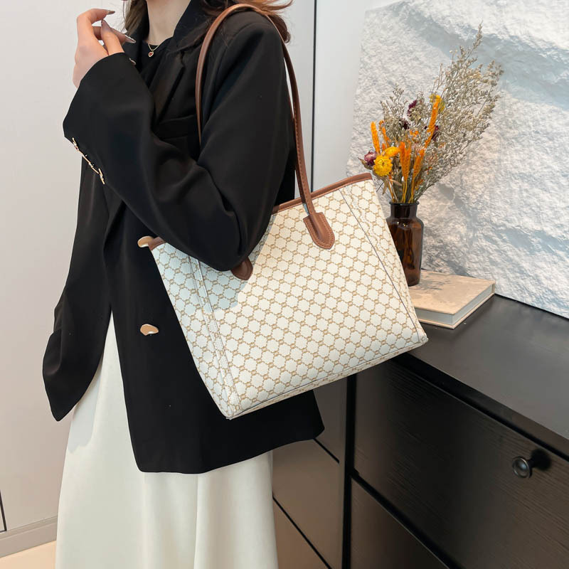 Designer Bag Luxury Shoulder Bag Bag Women High End Sense Large Capacity Niche Commuter Female New Texture Tote Free Shipping