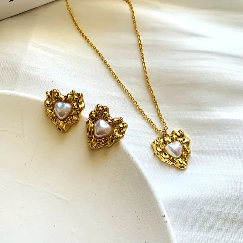 French Style Special ed Heart Shaped Jewelry Sets Copper Ear Studs Golden Color Plated Necklaces For Women On Sale 250102