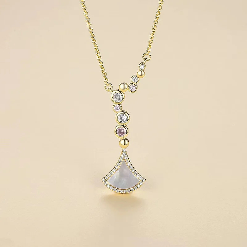 womens skirt white shell necklace niche high-end fashion personalized bracelet earring set 250102