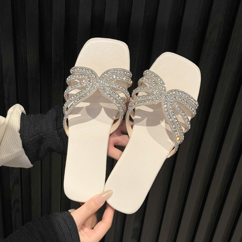 Foreign trade cross-border large size slippers women wear 2025 summer new fashion all-in-one low heel flat flip-flops